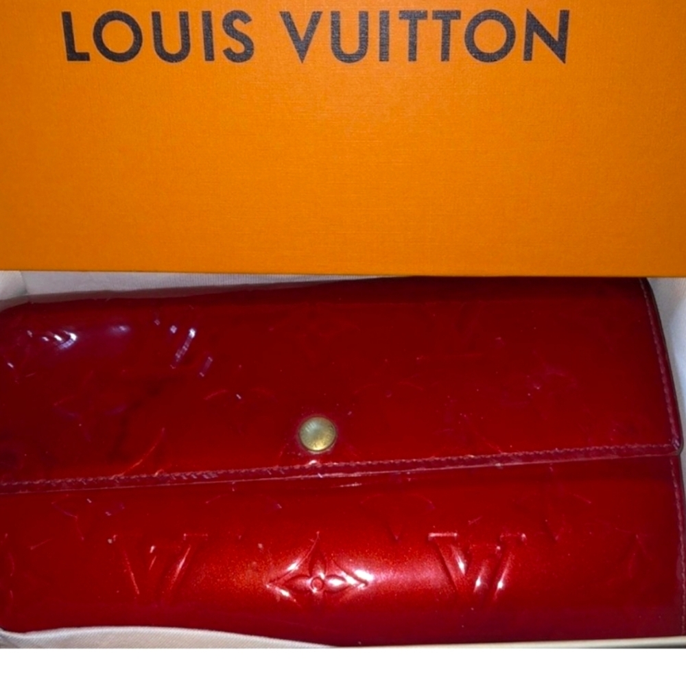 Louis Vuitton Glossy Red Wallet - Picture 4 of 11